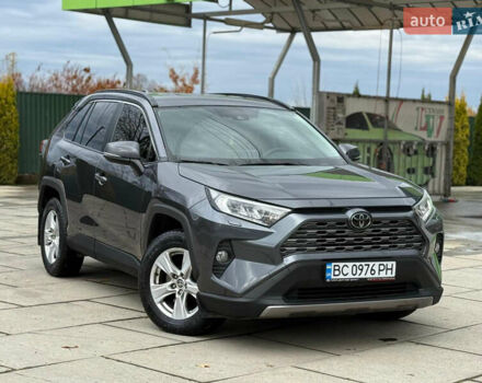 Тойота РАВ 4 2020 в Хусте на Automoto.ua Серый Тойота РАВ 4, объемом двигателя 1.99 л и пробегом 75 тыс. км за 28500 $, фото 1 на Automoto.ua