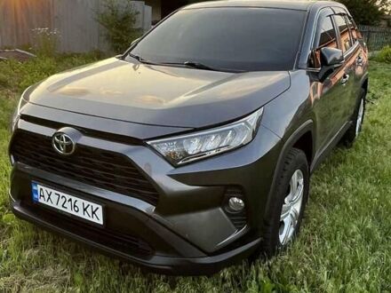 Тойота РАВ 4 2020 в Харькове на Automoto.ua Серый Тойота РАВ 4, объемом двигателя 2 л и пробегом 35 тыс. км за 25500 $, фото 1 на Automoto.ua