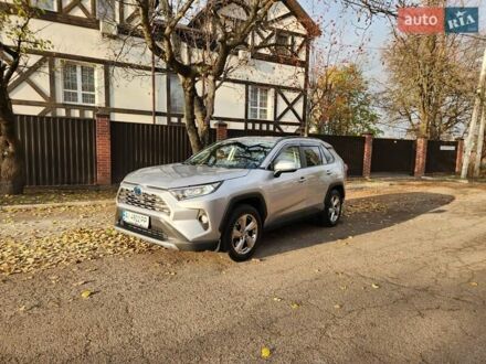 Тойота РАВ 4 2020 в Киеве на Automoto.ua Серый Тойота РАВ 4, объемом двигателя 2.49 л и пробегом 70 тыс. км за 26300 $, фото 1 на Automoto.ua