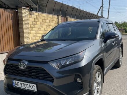 Тойота РАВ 4 2020 в Лозовой на Automoto.ua Серый Тойота РАВ 4, объемом двигателя 2.5 л и пробегом 37 тыс. км за 28300 $, фото 1 на Automoto.ua