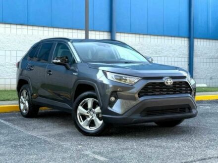 Тойота РАВ 4 2021 у Чернівцях на Automoto.ua Сірий Тойота РАВ 4, об'ємом двигуна 2.5 л та пробігом 29 тис. км за 19000 $, фото 1 на Automoto.ua