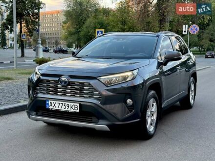 Тойота РАВ 4 2021 у Харкові на Automoto.ua Сірий Тойота РАВ 4, об'ємом двигуна 2.49 л та пробігом 18 тис. км за 34500 $, фото 1 на Automoto.ua