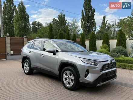 Тойота РАВ 4 2021 у Кропивницькому (Кіровограді) на Automoto.ua Сірий Тойота РАВ 4, об'ємом двигуна 1.99 л та пробігом 39 тис. км за 29700 $, фото 1 на Automoto.ua