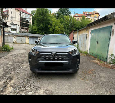 Тойота РАВ 4 2021 в Львове на Automoto.ua Серый Тойота РАВ 4, объемом двигателя 2.49 л и пробегом 20 тыс. км за 33000 $, фото 1 на Automoto.ua