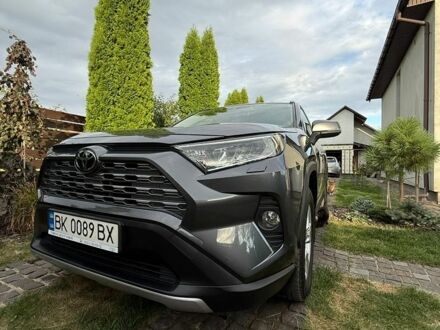 Серый Тойота РАВ 4, объемом двигателя 2 л и пробегом 52 тыс. км за 28500 $, фото 1 на Automoto.ua