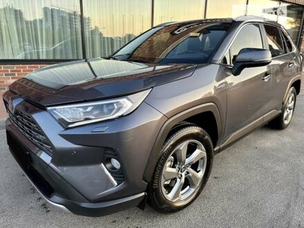 Тойота РАВ 4 2021 в Киеве на Automoto.ua Серый Тойота РАВ 4, объемом двигателя 2.5 л и пробегом 33 тыс. км за 46500 $, фото 1 на Automoto.ua