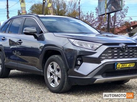 Тойота РАВ 4 2022 у Коломые на Automoto.ua Сірий Тойота РАВ 4, об'ємом двигуна 2 л та пробігом 27 тис. км за 33500 $, фото 1 на Automoto.ua