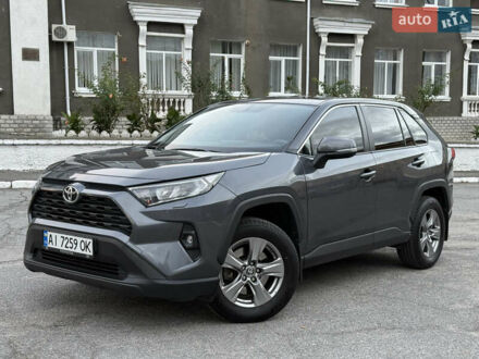 Тойота РАВ 4 2022 в Тараще на Automoto.ua Серый Тойота РАВ 4, объемом двигателя 1.99 л и пробегом 29 тыс. км за 23200 $, фото 1 на Automoto.ua
