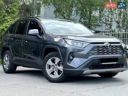 Тойота РАВ 4 2022 в Киеве на Automoto.ua Серый Тойота РАВ 4, объемом двигателя 2 л и пробегом 40 тыс. км за 29999 $, фото 1 на Automoto.ua