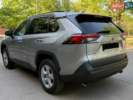 Сірий Тойота РАВ 4, об'ємом двигуна 2.49 л та пробігом 57 тис. км за 30400 $, фото 1 на Automoto.ua
