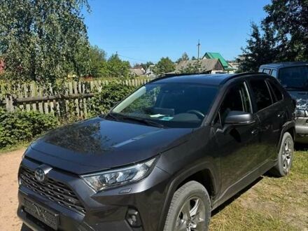 Тойота РАВ 4 2023 в Шацке на Automoto.ua Серый Тойота РАВ 4, объемом двигателя 2.49 л и пробегом 19 тыс. км за 38500 $, фото 1 на Automoto.ua