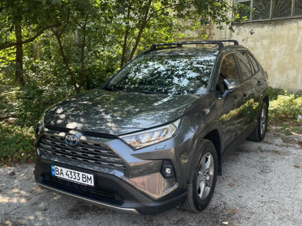 Тойота РАВ 4 2023 у Кропивницькому (Кіровограді) на Automoto.ua Сірий Тойота РАВ 4, об'ємом двигуна 2.49 л та пробігом 28 тис. км за 37500 $, фото 1 на Automoto.ua