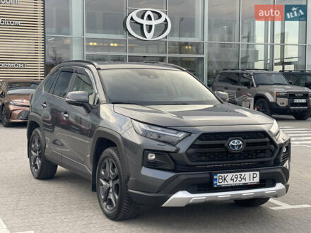Тойота РАВ 4 2023 у Рівному на Automoto.ua Сірий Тойота РАВ 4, об'ємом двигуна 2.49 л та пробігом 15 тис. км за 44800 $, фото 1 на Automoto.ua