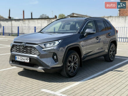 Тойота РАВ 4 2023 в Тернополе на Automoto.ua Серый Тойота РАВ 4, объемом двигателя 1.99 л и пробегом 47 тыс. км за 32900 $, фото 1 на Automoto.ua