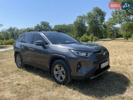 Тойота РАВ 4 2023 у Кропивницькому (Кіровограді) на Automoto.ua Сірий Тойота РАВ 4, об'ємом двигуна 2.49 л та пробігом 28 тис. км за 37000 $, фото 1 на Automoto.ua