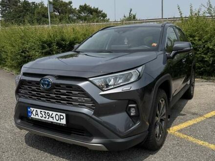 Тойота РАВ 4 2024 у Києві на Automoto.ua Сірий Тойота РАВ 4, об'ємом двигуна 2.49 л та пробігом 11 тис. км за 39950 $, фото 1 на Automoto.ua