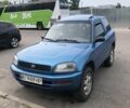 Синий Тойота РАВ 4, объемом двигателя 2 л и пробегом 385 тыс. км за 4200 $, фото 1 на Automoto.ua