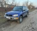 Синий Тойота РАВ 4, объемом двигателя 2 л и пробегом 330 тыс. км за 4800 $, фото 1 на Automoto.ua
