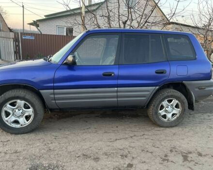 Синий Тойота РАВ 4, объемом двигателя 2 л и пробегом 330 тыс. км за 4800 $, фото 2 на Automoto.ua