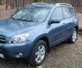 Синий Тойота РАВ 4, объемом двигателя 2.2 л и пробегом 290 тыс. км за 9600 $, фото 1 на Automoto.ua
