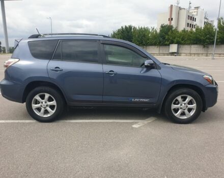 Синій Тойота РАВ 4, об'ємом двигуна 0 л та пробігом 190 тис. км за 9999 $, фото 1 на Automoto.ua
