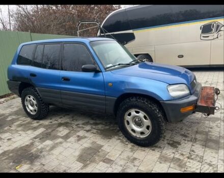 Синий Тойота РАВ 4, объемом двигателя 2 л и пробегом 420 тыс. км за 2600 $, фото 1 на Automoto.ua