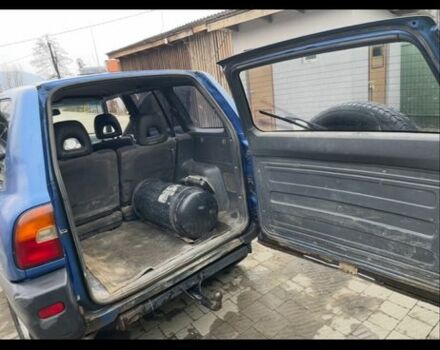 Синий Тойота РАВ 4, объемом двигателя 2 л и пробегом 420 тыс. км за 2600 $, фото 4 на Automoto.ua