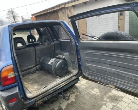 Синій Тойота РАВ 4, об'ємом двигуна 2 л та пробігом 400 тис. км за 3200 $, фото 4 на Automoto.ua