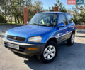 Синий Тойота РАВ 4, объемом двигателя 2 л и пробегом 437 тыс. км за 4999 $, фото 1 на Automoto.ua