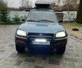 Синий Тойота РАВ 4, объемом двигателя 2 л и пробегом 290 тыс. км за 5250 $, фото 1 на Automoto.ua