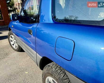 Синий Тойота РАВ 4, объемом двигателя 2 л и пробегом 437 тыс. км за 4999 $, фото 5 на Automoto.ua