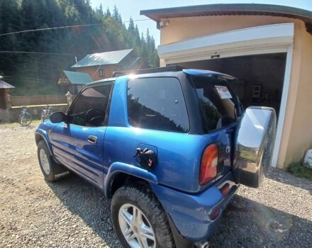 Синий Тойота РАВ 4, объемом двигателя 2 л и пробегом 337 тыс. км за 5800 $, фото 4 на Automoto.ua