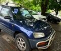 Синий Тойота РАВ 4, объемом двигателя 2 л и пробегом 350 тыс. км за 4600 $, фото 1 на Automoto.ua
