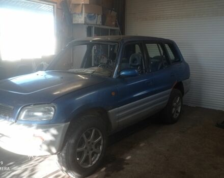 Синий Тойота РАВ 4, объемом двигателя 2 л и пробегом 200 тыс. км за 2100 $, фото 1 на Automoto.ua