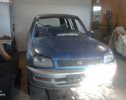 Синий Тойота РАВ 4, объемом двигателя 2 л и пробегом 200 тыс. км за 2100 $, фото 3 на Automoto.ua