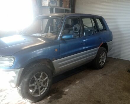 Синий Тойота РАВ 4, объемом двигателя 2 л и пробегом 200 тыс. км за 2100 $, фото 2 на Automoto.ua