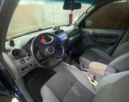 Синій Тойота РАВ 4, об'ємом двигуна 2 л та пробігом 244 тис. км за 6800 $, фото 25 на Automoto.ua