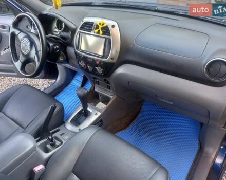 Синий Тойота РАВ 4, объемом двигателя 2 л и пробегом 330 тыс. км за 6499 $, фото 9 на Automoto.ua