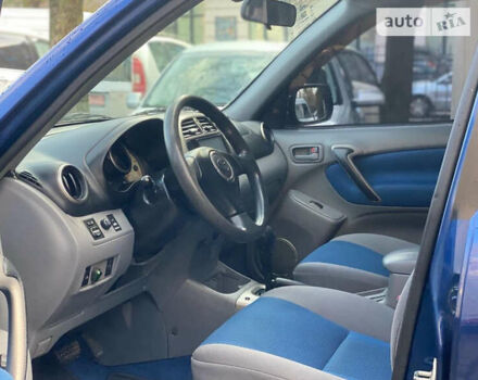 Синій Тойота РАВ 4, об'ємом двигуна 2 л та пробігом 151 тис. км за 8500 $, фото 6 на Automoto.ua