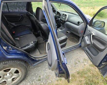 Синій Тойота РАВ 4, об'ємом двигуна 2 л та пробігом 329 тис. км за 2900 $, фото 6 на Automoto.ua