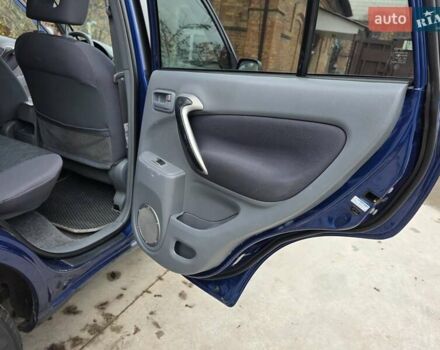 Синий Тойота РАВ 4, объемом двигателя 2 л и пробегом 135 тыс. км за 6500 $, фото 17 на Automoto.ua