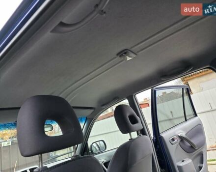 Синій Тойота РАВ 4, об'ємом двигуна 2 л та пробігом 135 тис. км за 5800 $, фото 6 на Automoto.ua