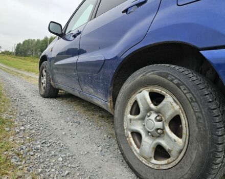 Синій Тойота РАВ 4, об'ємом двигуна 2 л та пробігом 329 тис. км за 2900 $, фото 4 на Automoto.ua