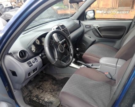 Синий Тойота РАВ 4, объемом двигателя 2.2 л и пробегом 300 тыс. км за 3739 $, фото 2 на Automoto.ua