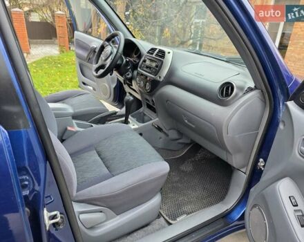 Синій Тойота РАВ 4, об'ємом двигуна 2 л та пробігом 135 тис. км за 6700 $, фото 4 на Automoto.ua