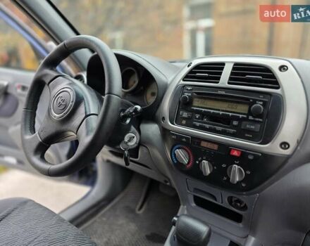 Синій Тойота РАВ 4, об'ємом двигуна 2 л та пробігом 135 тис. км за 5800 $, фото 1 на Automoto.ua