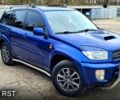 Синий Тойота РАВ 4, объемом двигателя 2 л и пробегом 260 тыс. км за 3500 $, фото 1 на Automoto.ua