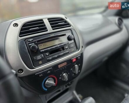 Синій Тойота РАВ 4, об'ємом двигуна 2 л та пробігом 135 тис. км за 5800 $, фото 14 на Automoto.ua