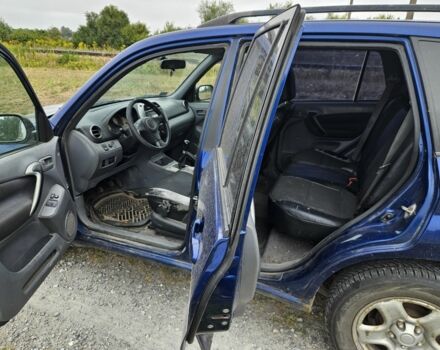 Синій Тойота РАВ 4, об'ємом двигуна 2 л та пробігом 329 тис. км за 2900 $, фото 7 на Automoto.ua