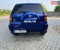 Синий Тойота РАВ 4, объемом двигателя 2 л и пробегом 235 тыс. км за 6900 $, фото 3 на Automoto.ua